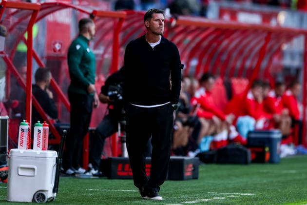 ENSCHEDE, NETHERLANDS - JULY 23: Ferencvaros head coach Balazs Borbely looks on during the UEFA Europa League 2026 27 second qualifying round first leg match between FC Twente and Ferencvaros at FC Twente Stadium on July 23, 2026 in Enschede, Netherlands.  Copyright: xRenexNijhuis MBxMediax