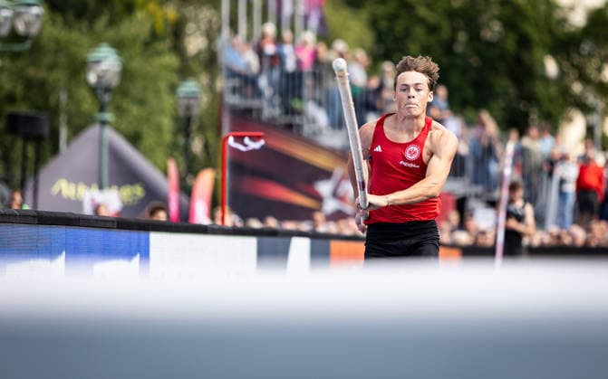 Deutsche Leichtathletik-Meisterschaften Stabhochsprung Männer; Hannover, 23.07.2026 Am Anlauf zum Stabhochsprung: Amadeus Gräber (Eintracht Frankfurt e.V.); Deutsche Leichtathletik-Meisterschaften Stabhochsprung Männer am 23.07.2026 auf dem Opernplatz in Hannover (Niedersachsen). *** German Track and Field Championships – Men s Pole Vault, Hanover, July 23, 2026: Amadeus Gräber of Eintracht Frankfurt e.V. on the run-up for the pole vault at the German Track and Field Championships—Men’s Pole Vault on July 23, 2026, at Opernplatz in Hanover, Lower Saxony Copyright: xBEAUTIFULxSPORTS R.xSchmittx
