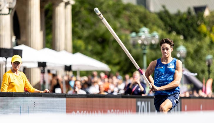 Deutsche Leichtathletik-Meisterschaften Stabhochsprung Männer; Hannover, 23.07.2026 Lars Urich (LAZ Zweibrücken) am Anlauf zum Stabhochsprung; Deutsche Leichtathletik-Meisterschaften Stabhochsprung Männer am 23.07.2026 auf dem Opernplatz in Hannover (Niedersachsen). *** German Track and Field Championships—Men’s Pole Vault, Hanover, July 23, 2026: Lars Urich of LAZ Zweibrücken on the run-up for the pole vault at the German Track and Field Championships—Men’s Pole Vault on July 23, 2026, at Opernplatz in Hanover, Lower Saxony Copyright: xBEAUTIFULxSPORTS R.xSchmittx