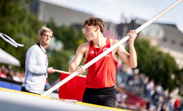 Deutsche Leichtathletik-Meisterschaften Stabhochsprung Männer; Hannover, 23.07.2026 Amadeus Gräber (Eintracht Frankfurt e.V.) im Stabhochsprung; Deutsche Leichtathletik-Meisterschaften Stabhochsprung Männer am 23.07.2026 auf dem Opernplatz in Hannover (Niedersachsen). *** German Track and Field Championships – Men s Pole Vault, Hanover, July 23, 2026 Amadeus Gräber, Eintracht Frankfurt e.V., in the pole vault at the German Track and Field Championships—Men’s Pole Vault on July 23, 2026, at Opernplatz in Hanover, Lower Saxony Copyright: xBEAUTIFULxSPORTS R.xSchmittx
