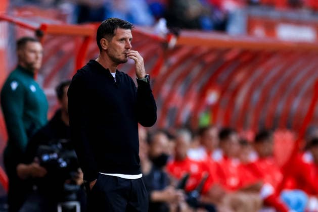 ENSCHEDE, NETHERLANDS - JULY 23: Ferencvaros head coach Balazs Borbely looks on during the UEFA Europa League 2026 27 second qualifying round first leg match between FC Twente and Ferencvaros at FC Twente Stadium on July 23, 2026 in Enschede, Netherlands.  Copyright: xRenexNijhuis MBxMediax