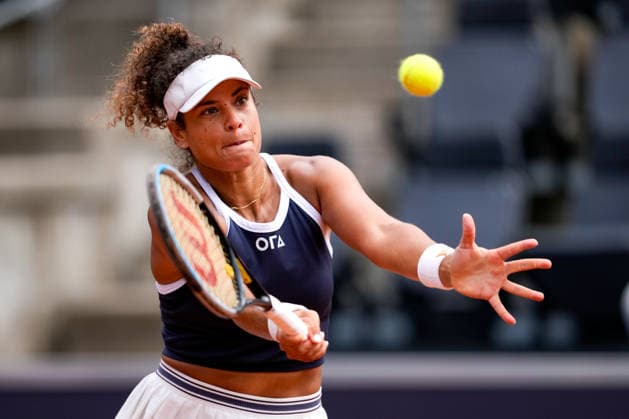 MSC Hamburg Ladies Open - Day 4 Mayar Sherif of Egypt plays against Elsa Jacquemot of France during their round of 16 match at the 2026 MSC Hamburg Ladies Open women s tennis tournament at Am Rothenbaum in Hamburg, Germany. Hamburg Hamburg Germany  Copyright: xOwenxHammondx originalFilename:hammond-2026msch260723_npWDS.jpg