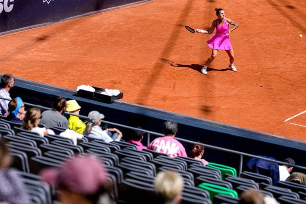 MSC Hamburg Ladies Open - Day 4 First seed Oleksandra Oliynykova of Ukraine plays against Leyre Romero Gormaz of Spain during their round of 16 match at the 2026 MSC Hamburg Ladies Open women s tennis tournament at Am Rothenbaum in Hamburg, Germany. Hamburg Hamburg Germany  Copyright: xOwenxHammondx originalFilename:hammond-2026msch260723_npBK6.jpg
