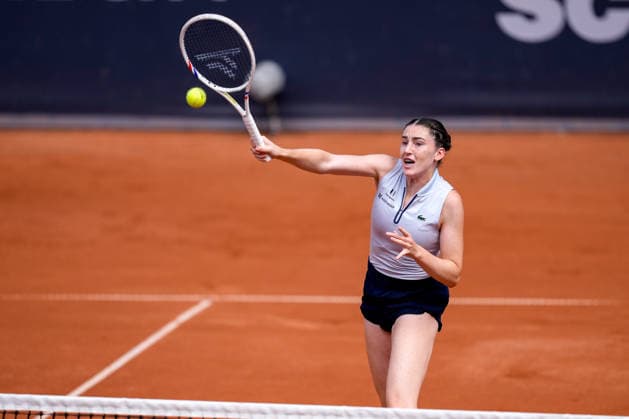 MSC Hamburg Ladies Open - Day 4 Elsa Jacquemot of France plays against Mayar Sherif of Egypt during their round of 16 match at the 2026 MSC Hamburg Ladies Open women s tennis tournament at Am Rothenbaum in Hamburg, Germany. Hamburg Hamburg Germany  Copyright: xOwenxHammondx originalFilename:hammond-2026msch260723_np6NW.jpg