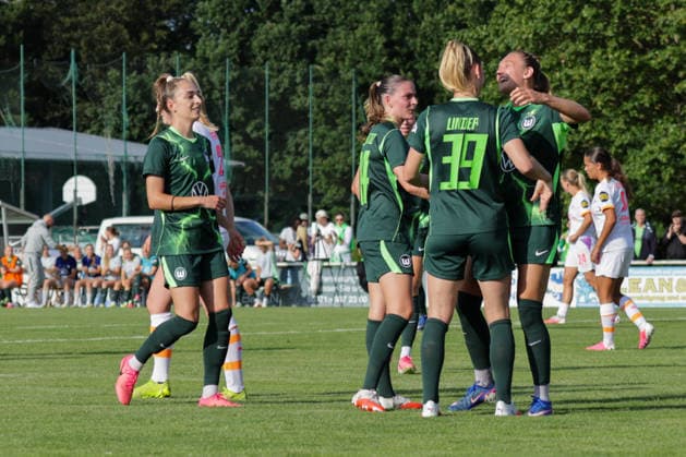 23.07.2026, xgrfx, Fussball Testspiel Frauen, VfL Wolfsburg - PSV Eindhoven v.l. Tor, Cecilie Floe Nielsen zum 1:0 (VfL Wolfsburg) (DFL DFB REGULATIONS PROHIBIT ANY USE OF PHOTOGRAPHS as IMAGE SEQUENCES and or QUASI-VIDEO) Gifhorn *** July 23, 2026, xgrfx, Women s Soccer Friendly, VfL Wolfsburg vs. PSV Eindhoven, Goal, Cecilie Floe Nielsen scores the 1–0 goal for VfL Wolfsburg. DFL and DFB regulations prohibit any use of photographs as image sequences and or quasi-video. Gifhorn