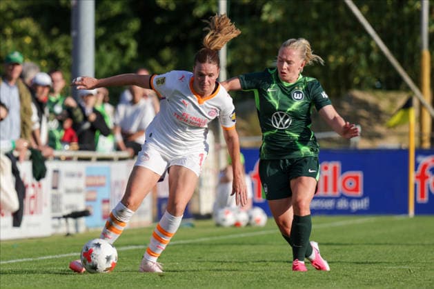 23.07.2026, xgrfx, Fussball Testspiel Frauen, VfL Wolfsburg - PSV Eindhoven v.l. Liz Rijsbergen (PSV Eindhoven), Thea Bjelde (VfL Wolfsburg) (DFL DFB REGULATIONS PROHIBIT ANY USE OF PHOTOGRAPHS as IMAGE SEQUENCES and or QUASI-VIDEO) Gifhorn *** July 23, 2026, xgrfx, Women s Soccer Friendly, VfL Wolfsburg vs. PSV Eindhoven, Liz Rijsbergen (PSV Eindhoven), Thea Bjelde (VfL Wolfsburg). DFL and DFB regulations prohibit any use of photographs as image sequences and or quasi-video. Gifhorn