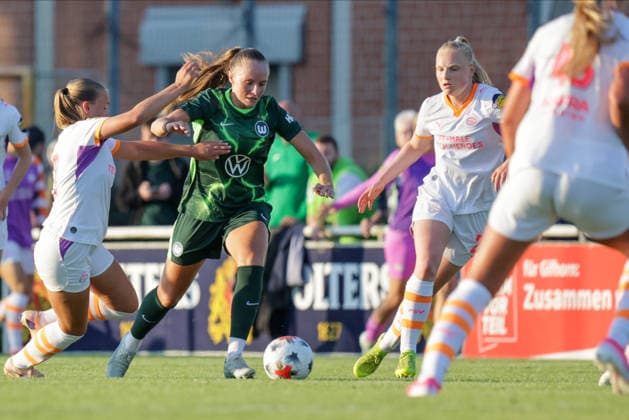 23.07.2026, xgrfx, Fussball Testspiel Frauen, VfL Wolfsburg - PSV Eindhoven v.l. Lou Bogaert (VfL Wolfsburg) (DFL DFB REGULATIONS PROHIBIT ANY USE OF PHOTOGRAPHS as IMAGE SEQUENCES and or QUASI-VIDEO) Gifhorn *** July 23, 2026, xgrfx, Women s Soccer Friendly, VfL Wolfsburg vs. PSV Eindhoven, Lou Bogaert, VfL Wolfsburg, DFL, DFB. REGULATIONS PROHIBIT ANY USE OF PHOTOGRAPHS AS IMAGE SEQUENCES AND OR QUASI-VIDEO. Gifhorn