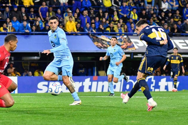 Futbol, Boca Juniors vs OHiggins Copa Sudamericana 2026. El jugador de Boca Juniors, Miguel Merentiel, marca su gol contra OHiggins durante el partido de playoffs de la Copa Sudamericana, realizado en el Estadio La Bombonera de Buenos Aires, Argentina. 23 7 2026 Fotobaires Photosport Football, Boca Juniors vs OHiggins 2026 Copa Sudamericana Boca Juniors player, Miguel Merentiel, scores against OHiggins during a Copa sudamericana playoffs match held at Estadio La Bombonera in Buenos Aires, Argentina. 23 7 2026 Fotobaires Photosport Boca Juniors vs OHiggins, Copa Sudamericana 2026 