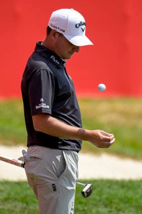 BLAINE, MN - JULY 24: Emiliano Grillo flips his ball in the air as he waits to putt on the 18th green during the first round of the 3M Open on July 24, 2026, at TPC Twin Cities in Blaine, MN. (Photo by Nick Wosika Icon Sportswire) GOLF: JUL 24 PGA, Golf Herren 3M Open EDITORIAL USE ONLY Icon202607243002