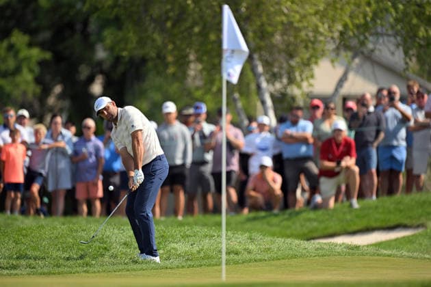 BLAINE, MN - JULY 24: Scottie Scheffler chips onto the 2nd green during the first round of the 3M Open on July 24, 2026, at TPC Twin Cities in Blaine, MN. (Photo by Nick Wosika Icon Sportswire) GOLF: JUL 24 PGA, Golf Herren 3M Open EDITORIAL USE ONLY Icon202607243020