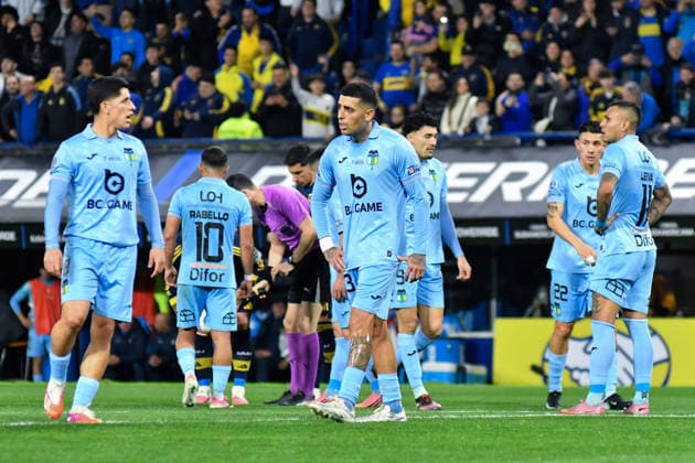 Futbol, Boca Juniors vs OHiggins Copa Sudamericana 2026. Jugadores de OHiggins durante el partido de playoffs de la Copa Sudamericana contra Boca Juniors, realizado en el Estadio La Bombonera de Buenos Aires, Argentina. 23 7 2026 Fotobaires Photosport Football, Boca Juniors vs OHiggins 2026 Copa Sudamericana OHiggins players during a Copa sudamericana playoffs match against Boca Juniors held at Estadio La Bombonera in Buenos Aires, Argentina. 23 7 2026 Fotobaires Photosport Boca Juniors vs OHiggins, Copa Sudamericana 2026 