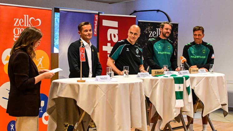23.07.2026, AUT, Fußball, Herren, 1. Bundesliga, Trainingslager, Saison 2026 2027, Zell am Ziller, 15 Jahre Partnerschaft: SV Werder Bremen & Zillertal Pressegespräch im Rahmen des Trainingslagers 2026 mit anschliesender offiziellen Eröffnung des Kaiserschmarrn Festes, vl, Martina Wierer (ProMedia), Ferdinand Lechner (Obmann des Tourismusverbands Zell-Gerlos, Zillertal Arena und Verwaltungsratsvorsitzender der Zillertal Tourismus GmbH), Klaus Filbry (Vorsitzender der Geschäftsführung und Kaufmännischer Geschäftsführer des SV Werder Bremen), Peter Niemeyer (Leiter Profifußball beim SV Werder Bremen), Clemens Fritz (Geschäftsführer Fußball des SV Werder Bremen) Zell am Ziller Gemeindesaal Tirol Österreich *** July 23, 2026, Austria, Soccer, Men’s, 1. Bundesliga, Training Camp, 2026–2027 Season, Zell am Ziller, 15 Years of Partnership Between SV Werder Bremen and Zillertal: Press Conference as part of the 2026 training camp, followed by the official opening of the Kaiserschmarrn Festival; from left: Martina Wierer, ProMedia, Ferdinand Lechner, Chairman of the Zell-Gerlos Tourism Association, Zillertal Arena, and Chairman of the Board of Directors of Zillertal Tourismus GmbH, Klaus Filbry, Chairman of the Executive Board and Commercial Director of SV Werder Bremen, Peter Niemeyer, Head of Professional Soccer at SV Werder Bremen, Clemens Fritz, Soccer Director of SV Werder Bremen; Zell am Ziller Community Hall, Tyrol, Austria Copyright: xNordphotox xHafnerx