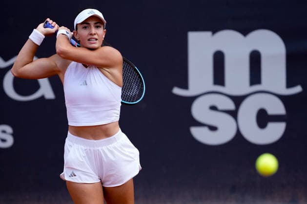 MSC Hamburg Ladies Open - Day 4 Elina Avanesyan of Armenia plays against seventh seed Yulia Putintseva of Kazakhstan during their round of 16 match at the 2026 MSC Hamburg Ladies Open Women s tennis tournament at Am Rothenbaum in Hamburg, Germany. Hamburg Hamburg Germany  Copyright: xOwenxHammondx originalFilename:hammond-2026msch260723_npWiI.jpg
