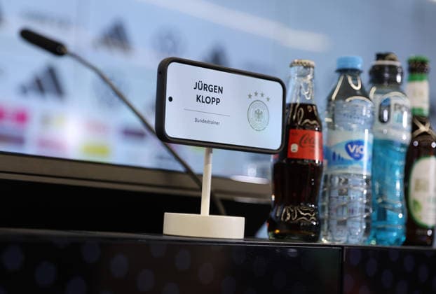 24.07.2026, Fussball DFB-Pressekonferenz, Vorstellung des neuen Bundestrainers Jürgen Klopp, Namensaufsteller DFL DFB REGULATIONS PROHIBIT ANY USE OF PHOTOGRAPHS AS IMAGE SEQUENCES AND OR QUASI-VIDEO. xdcx *** July 24, 2026, DFB Soccer Press Conference, Introduction of the New National Team Coach Jürgen Klopp, Name Display DFL DFB REGULATIONS PROHIBIT ANY USE OF PHOTOGRAPHS AS IMAGE SEQUENCES AND OR QUASI-VIDEO xdcx Copyright: HMBxMedia Claus