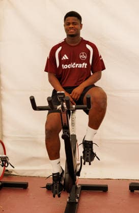 24.07.2026 - Fussball - 2. Fussball-Bundesliga - Saison 2026 2027 - 1. FC Nürnberg FCN Club - Trainingslager Sommer Sommertrainingslager Gais - Bruneck - Südtirol - Zink DaMa - xdaxmax - Mikayil Faye (1. FC Nürnberg FCN ) fährt sich warm *** July 24, 2026 Soccer 2 Bundesliga 2026–2027 Season 1. FC Nürnberg (FCN) Club Summer Training Camp Summer Training Camp in Gais, Brunico, South Tyrol Zink DaMa xdaxmax Mikayil Faye 1. FC Nürnberg FCN Warms Up