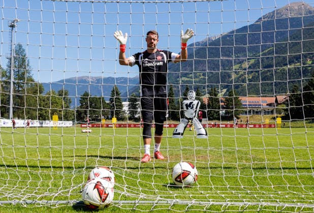 24.07.2026 - Fussball - 2. Fussball-Bundesliga - Saison 2026 2027 - 1. FC Nürnberg FCN Club - Trainingslager Sommer Sommertrainingslager Gais - Bruneck - Südtirol - Zink DaMa - xdaxmax - Christian Mathenia (26, 1. FC Nürnberg FCN ) winkt in die Kamera *** July 24, 2026 Soccer 2 Bundesliga 2026–2027 Season 1 FC Nuremberg (FCN) Club Summer Training Camp Summer Training Camp in Gais, Brunico, South Tyrol Zink DaMa xdaxmax Christian Mathenia 26, 1 FC Nuremberg (FCN) waves at the camera
