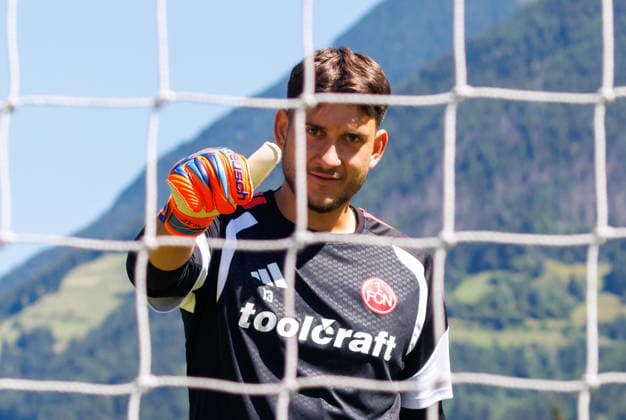 24.07.2026 - Fussball - 2. Fussball-Bundesliga - Saison 2026 2027 - 1. FC Nürnberg FCN Club - Trainingslager Sommer Sommertrainingslager Gais - Bruneck - Südtirol - Zink DaMa - xdaxmax - Robin Lisewski (13, 1. FC Nürnberg FCN ) zeigt Daumen hoch Daumen nach oben *** July 24, 2026 Soccer 2 Bundesliga 2026–2027 Season 1 FC Nuremberg (FCN) Club Summer Training Camp Summer Training Camp in Gais, Brunico, South Tyrol Zink DaMa xdaxmax Robin Lisewski 13, 1 FC Nuremberg FCN gives a thumbs-up