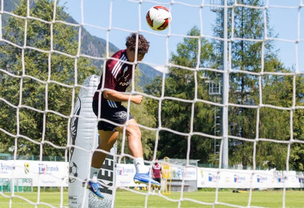 24.07.2026 - Fussball - 2. Fussball-Bundesliga - Saison 2026 2027 - 1. FC Nürnberg FCN Club - Trainingslager Sommer Sommertrainingslager Gais - Bruneck - Südtirol - Zink DaMa - xdaxmax - Justin von der Hitz (27, 1. FC Nürnberg FCN ) mit Kopfball *** July 24, 2026 Soccer 2 Bundesliga 2026–2027 Season 1 FC Nuremberg (FCN) Club Summer Training Camp Summer Training Camp in Gais, Brunico, South Tyrol Zink DaMa xdaxmax Justin von der Hitz 27, 1 FC Nuremberg (FCN) with a header