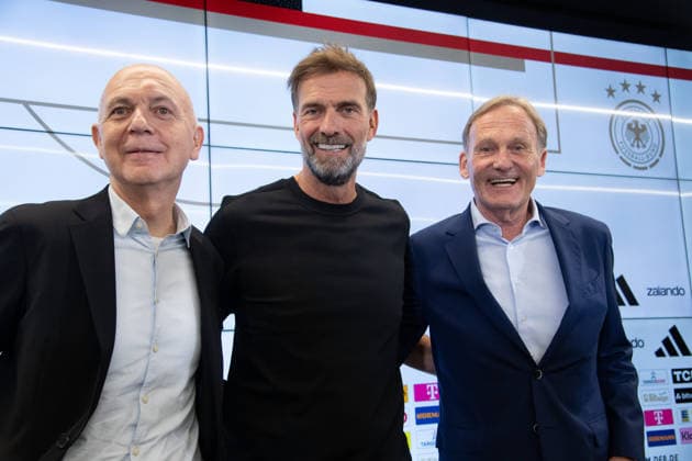 v.l. Bernd NEUENDORF (GER, DFB Praesident) Trainer Bundestrainer Juergen KLOPP (Jürgen, GER) Hans-Joachim WATZKE, DFB-Vizepraesident, Pressekonferenz des DFB zur Vorstellung von Juergen Klopp als neuer Fussball-Bundestrainer, DFB-Campus in Frankfurt am 24.07.2026 Â *** From left: Bernd NEUENDORF, GER, DFB President; National Team Coach Jürgen KLOPP, GER; Hans Joachim WATZKE, DFB Vice President, DFB press conference to introduce Juergen Klopp as the new national soccer team coach, DFB Campus in Frankfurt on July 24, 2026 Â