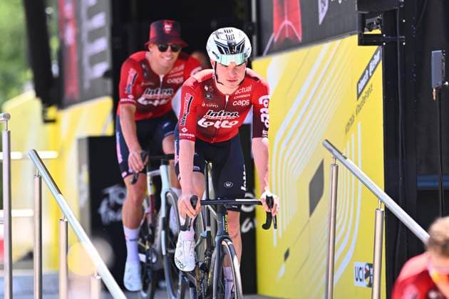 Tour de France 2026 Stage 19 ALPE D HUEZ, FRANCE - JULY 24 : Van Eetvelt Lennert (BEL) of Lotto - Intermarche during stage 19 of the 113rd edition of Tour de France an UCI World Tour 2.UWT cycling road race stage for Men Elite of 128 km with start in Gap and finish in Alpe d Huez on July 24, 2026 in Alpe d Huez, France, 24 07 2026 ( Motordriver Kurt Vandenborre - Alpe d Huez France  Copyright: xGvgx