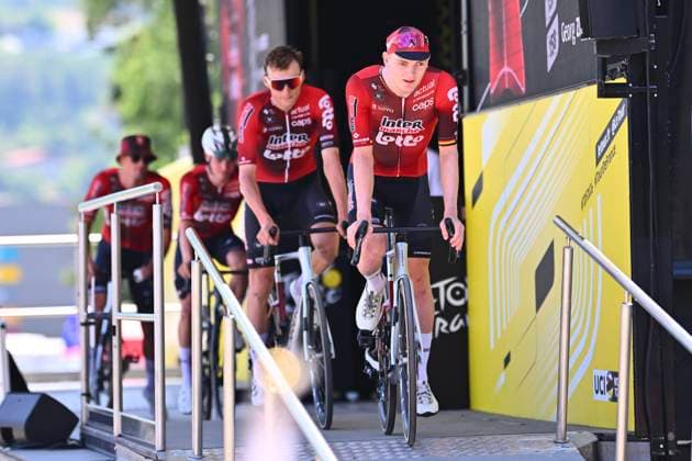 Tour de France 2026 Stage 19 ALPE D HUEZ, FRANCE - JULY 24 : Zimmermann Georg (GER) of Lotto - Intermarche during stage 19 of the 113rd edition of Tour de France an UCI World Tour 2.UWT cycling road race stage for Men Elite of 128 km with start in Gap and finish in Alpe d Huez on July 24, 2026 in Alpe d Huez, France, 24 07 2026 ( Motordriver Kurt Vandenborre - Alpe d Huez France  Copyright: xGvgx