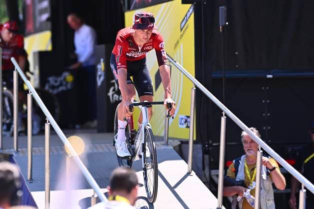 Tour de France 2026 Stage 19 ALPE D HUEZ, FRANCE - JULY 24 : rider of team Lotto Intermarche during stage 19 of the 113rd edition of Tour de France an UCI World Tour 2.UWT cycling road race stage for Men Elite of 128 km with start in Gap and finish in Alpe d Huez on July 24, 2026 in Alpe d Huez, France, 24 07 2026 ( Motordriver Kurt Vandenborre - Alpe d Huez France  Copyright: xGvgx