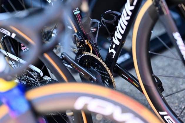 Tour de France 2026 Stage 19 ALPE D HUEZ, FRANCE - JULY 24 : bike of Evenepoel Remco (BEL) of Red Bull - BORA - Hansgrohe with golden chain during stage 19 of the 113rd edition of Tour de France an UCI World Tour 2.UWT cycling road race stage for Men Elite of 128 km with start in Gap and finish in Alpe d Huez on July 24, 2026 in Alpe d Huez, France, 24 07 2026 ( Motordriver Kurt Vandenborre - Alpe d Huez France  Copyright: xGvgx