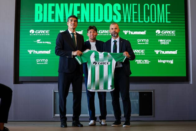 ESP: Presentation Facundo Bernal, Fran Garcia and Diego Conde as new Real Betis players. Fran Garcia poses for photo during his presentation as a new player of Real Betis at Luis del Sol complex on July 24, 2026 in Sevilla, Spain. Sevilla Spain Soccer *** ESP Presentation: Facundo Bernal, Fran Garcia, and Diego Conde as new Real Betis players. Fran Garcia poses for a photo during his presentation as a new Real Betis player at the Luis del Sol sports complex on July 24, 2026, in Seville, Spain. Seville, Spain. Soccer Copyright: xRafaelxRomanx xAgenciaxLOFx