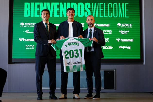 ESP: Presentation Facundo Bernal, Fran Garcia and Diego Conde as new Real Betis players. Facundo Bernal poses for photo during his presentation as a new player of Real Betis at Luis del Sol complex on July 24, 2026 in Sevilla, Spain. Sevilla Spain Soccer *** ESP Presentation: Facundo Bernal, Fran Garcia, and Diego Conde as New Real Betis Players Facundo Bernal poses for a photo during his presentation as a new Real Betis player at the Luis del Sol Sports Complex on July 24, 2026, in Seville, Spain Seville, Spain Soccer Copyright: xRafaelxRomanx xAgenciaxLOFx