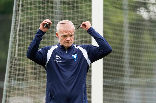260724 Huvudtränare Gaute Helstrup under en träning med Malmö FF den 24 juli 2026 i Malmö. *** 260724 Head Coach Gaute Helstrup during a training session with Malmö FF on July 24, 2026, in Malmö  Copyright: CHRISTIANxÖRNBERG BB260724CO031
