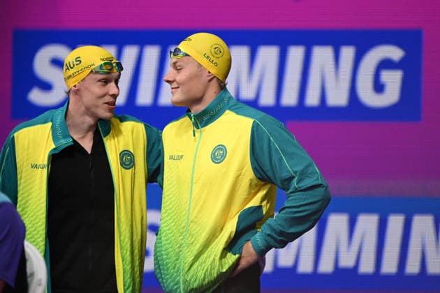 COM26 SWIMMING HEATS, Zac Stubblety-Cook (left) and Bailey Lello of Australia wait as officials attempt to fix a broken lane rope ahead of the Men™s 100m Breaststroke heats at the Glasgow 2026 Commonwealth Games at the Tollcross International Swimming Centre in Glasgow, Scotland, Friday, July 24, 2026. ( NO ARCHIVING, EDITORIAL USE ONLY Glasgow Scotland United Kingdom  Copyright: xDEANxLEWINSx 20260724139570852934