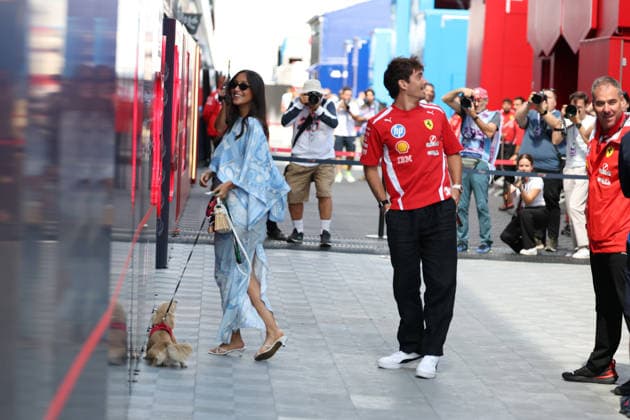 24.07.2026, Hungaroring, Budapest, FORMULA 1 AWS HUNGARIAN GRAND PRIX 2026 , im Bild Charles Leclerc (MCO), Scuderia Ferrari HP mit Ehefrau Alexandra Saint Mleux und Hund Leo. (Photo by Milan Klemenc Hasan Bratic DeFodi Images) - *** July 24, 2026, Hungaroring, Budapest, 2026 FORMULA 1 AWS HUNGARIAN GRAND PRIX; pictured: Charles Leclerc (MCO), Scuderia Ferrari driver, with his wife Alexandra Saint Mleux and their dog Leo. Photo by Milan Klemenc, Hasan Bratic, DeFodi Images