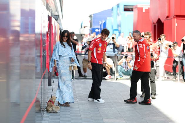 24.07.2026, Hungaroring, Budapest, FORMULA 1 AWS HUNGARIAN GRAND PRIX 2026 , im Bild Charles Leclerc (MCO), Scuderia Ferrari HP mit Ehefrau Alexandra Saint Mleux und Hund Leo. (Photo by Milan Klemenc Hasan Bratic DeFodi Images) - *** July 24, 2026, Hungaroring, Budapest, 2026 FORMULA 1 AWS HUNGARIAN GRAND PRIX; pictured: Charles Leclerc (MCO), Scuderia Ferrari driver, with his wife Alexandra Saint Mleux and their dog Leo. Photo by Milan Klemenc, Hasan Bratic, DeFodi Images