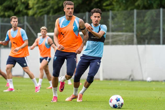 260724 Noah Astrand John och Adrian Skogmar under en träning med Malmö FF den 24 juli 2026 i Malmö. *** 260724 Noah Astrand, John, and Adrian Skogmar during a practice session with Malmö FF on July 24, 2026, in Malmö  Copyright: CHRISTIANxÖRNBERG BB260724CO048