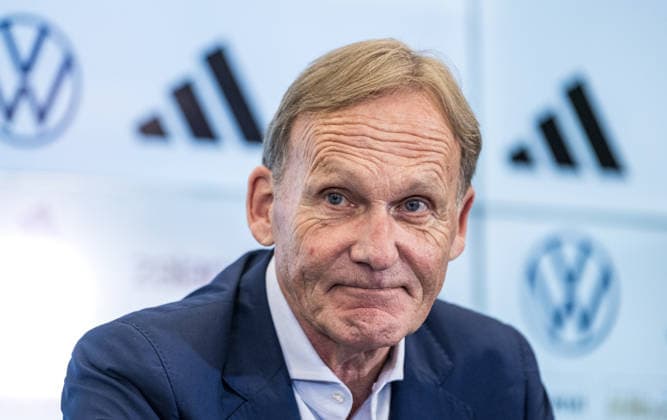 24.07.2026, xfux, Fussball DFB Deutsche Fussball Nationalmannschaft - Pressekonferenz zur Vorstellung von Juergen Jürgen Klopp als Trainer Bundestrainer, v.l. Hans-Joachim Aki Watzke (1. Vizepräsident Vizepraesident des Deutschen Fussball Bund DFB) Frankfurt am Main *** July 24, 2026, xfux, Soccer DFB German National Soccer Team Press conference to introduce Jürgen Klopp as head coach, from left: Hans Joachim Aki Watzke, 1st Vice President of the German Soccer Association (DFB), Frankfurt am Main