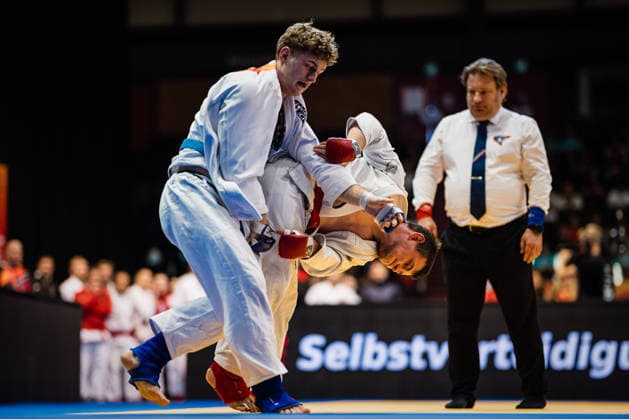 Die Finals 2026 - Ju-Jutsu, 24.07.2026 Johannes Aumüller (Team Nord - Rot) Finn Grieche (Team West - Blau) Vorrunde; Die Finals 2026 - Ju-Jutsu am 24.07.2026 in der Swiss Life Hall, Hannover *** The 2026 Ju-Jutsu Finals, July 24, 2026 Johannes Aumüller, Team North (Red); Finn Grieche, Team West (Blue); Preliminary Round The 2026 Ju-Jutsu Finals on July 24, 2026, at the Swiss Life Hall, Hanover Copyright: xBEAUTIFULxSPORTS Tonhäuserx