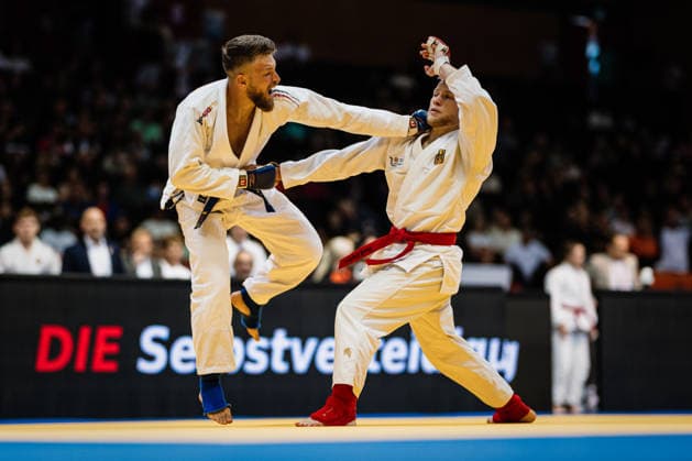Die Finals 2026 - Ju-Jutsu, 24.07.2026 Rudolf Shophaus (Team Nord - Rot) Flo Pommert (Team West - Blau) Vorrunde; Die Finals 2026 - Ju-Jutsu am 24.07.2026 in der Swiss Life Hall, Hannover *** The 2026 Ju-Jutsu Finals, July 24, 2026: Rudolf Shophaus (Team North, Red) vs. Flo Pommert (Team West, Blue) – Preliminary Round. The 2026 Ju-Jutsu Finals on July 24, 2026, at the Swiss Life Hall in Hanover Copyright: xBEAUTIFULxSPORTS Tonhäuserx