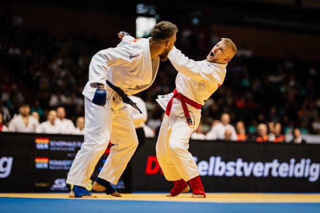 Die Finals 2026 - Ju-Jutsu, 24.07.2026 Rudolf Shophaus (Team Nord - Rot) Flo Pommert (Team West - Blau) Vorrunde; Die Finals 2026 - Ju-Jutsu am 24.07.2026 in der Swiss Life Hall, Hannover *** The 2026 Ju-Jutsu Finals, July 24, 2026: Rudolf Shophaus (Team North, Red) vs. Flo Pommert (Team West, Blue) – Preliminary Round. The 2026 Ju-Jutsu Finals on July 24, 2026, at the Swiss Life Hall in Hanover Copyright: xBEAUTIFULxSPORTS Tonhäuserx