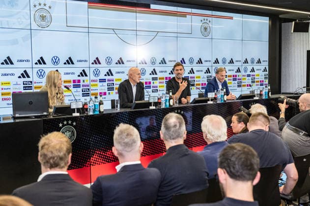 24.07.2026, xfux, Fussball DFB Deutsche Fussball Nationalmannschaft - Pressekonferenz zur Vorstellung von Juergen Jürgen Klopp als Trainer Bundestrainer, v.l. Franziska Wülle Wuelle (Pressesprecherin Deutsche Fussball Nationalmannschaft DFB), Praesident Präsident Bernd Neuendorf (Deutscher Fussball-Bund DFB), Trainer Juergen Jürgen Nobert Klopp (Deutsche Fussball Nationalmannschaft DFB), Hans-Joachim Aki Watzke (1. Vizepräsident Vizepraesident des Deutschen Fussball Bund DFB) Frankfurt am Main *** July 24, 2026, xfux, Soccer DFB German National Soccer Team Press conference to introduce Juergen Jürgen Klopp as head coach of the German national team, from left: Franziska Wülle Wuelle, press spokesperson for the German National Soccer Team (DFB), President Bernd Neuendorf of the German Football Association (DFB), Head Coach Jürgen Norbert Klopp of the German National Soccer Team (DFB), Hans Joachim Aki Watzke, First Vice President of the German Football Association (DFB), Frankfurt am Main