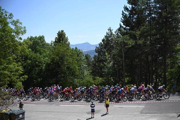 Tour de France 2026 Stage 19 ALPE D HUEZ, FRANCE - JULY 24 : illustration picture peloton during stage 19 of the 113rd edition of Tour de France an UCI World Tour 2.UWT cycling road race stage for Men Elite of 128 km with start in Gap and finish in Alpe d Huez on July 24, 2026 in Alpe d Huez, France, 24 07 2026 ( Motordriver Kurt Vandenborre - Alpe d Huez France  Copyright: xGvgx