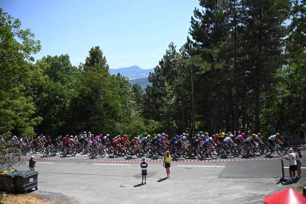 Tour de France 2026 Stage 19 ALPE D HUEZ, FRANCE - JULY 24 : illustration picture peloton during stage 19 of the 113rd edition of Tour de France an UCI World Tour 2.UWT cycling road race stage for Men Elite of 128 km with start in Gap and finish in Alpe d Huez on July 24, 2026 in Alpe d Huez, France, 24 07 2026 ( Motordriver Kurt Vandenborre - Alpe d Huez France  Copyright: xGvgx
