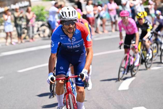 Tour de France 2026 Stage 19 ALPE D HUEZ, FRANCE - JULY 24 : Martin Guillaume (FRA) of Groupama - FDJ United during stage 19 of the 113rd edition of Tour de France an UCI World Tour 2.UWT cycling road race stage for Men Elite of 128 km with start in Gap and finish in Alpe d Huez on July 24, 2026 in Alpe d Huez, France, 24 07 2026 ( Motordriver Kurt Vandenborre - Alpe d Huez France  Copyright: xGvgx
