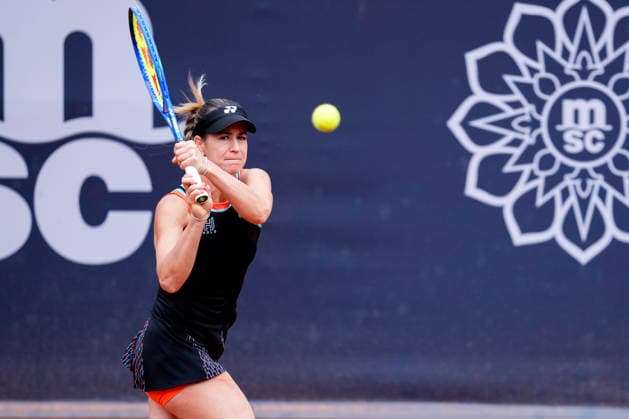 MSC Hamburg Ladies Open - Day 5 Fourth seed Anna Bondar of Hungary is in action during her quarterfinal match against Alina Charaeva of Armenia at the 2026 MSC Hamburg Ladies Open women s tennis tournament at Am Rothenbaum in Hamburg, Germany. Hamburg Hamburg Germany  Copyright: xOwenxHammondx originalFilename:hammond-2026msch260724_npVl6.jpg