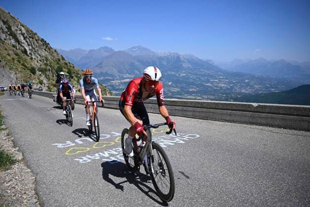 Tour de France 2026 Stage 19 ALPE D HUEZ, FRANCE - JULY 24 : rider of team Lotto Intermarche during stage 19 of the 113rd edition of Tour de France an UCI World Tour 2.UWT cycling road race stage for Men Elite of 128 km with start in Gap and finish in Alpe d Huez on July 24, 2026 in Alpe d Huez, France, 24 07 2026 ( Motordriver Kurt Vandenborre - Alpe d Huez France  Copyright: xGvgx