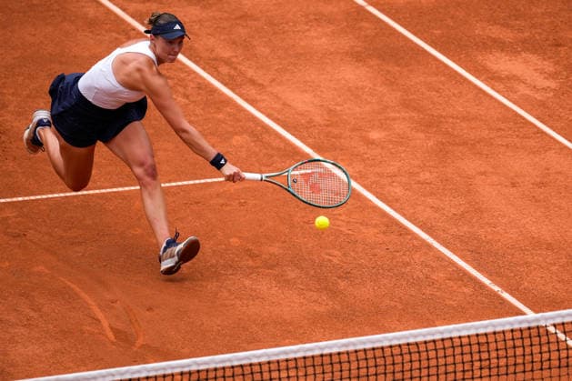 MSC Hamburg Ladies Open - Day 5 Alina Charaeva of Armenia plays during her quarterfinal match against fourth seed Anna Bondar of Hungary at the 2026 MSC Hamburg Ladies Open women s tennis tournament at Am Rothenbaum in Hamburg, Germany. Hamburg Hamburg Germany  Copyright: xOwenxHammondx originalFilename:hammond-2026msch260724_npyq0.jpg