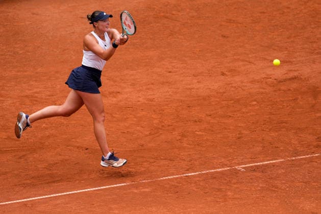 MSC Hamburg Ladies Open - Day 5 Alina Charaeva of Armenia plays during her quarterfinal match against fourth seed Anna Bondar of Hungary at the 2026 MSC Hamburg Ladies Open women s tennis tournament at Am Rothenbaum in Hamburg, Germany. Hamburg Hamburg Germany  Copyright: xOwenxHammondx originalFilename:hammond-2026msch260724_nprJ0.jpg