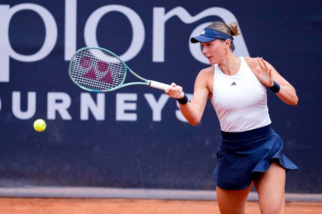 MSC Hamburg Ladies Open - Day 5 Alina Charaeva of Armenia plays during her quarterfinal match against fourth seed Anna Bondar of Hungary at the 2026 MSC Hamburg Ladies Open women s tennis tournament at Am Rothenbaum in Hamburg, Germany. Hamburg Hamburg Germany  Copyright: xOwenxHammondx originalFilename:hammond-2026msch260724_np9sA.jpg