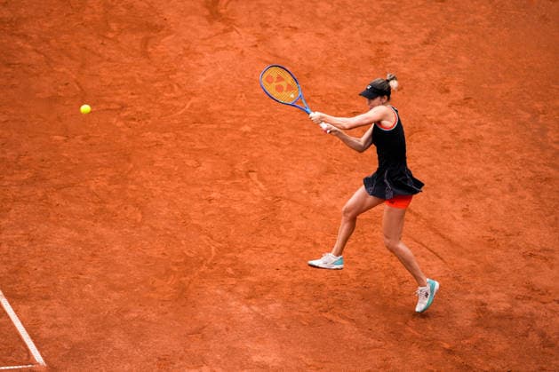 MSC Hamburg Ladies Open - Day 5 Fourth seed Anna Bondar of Hungary is in action during her quarterfinal match against Alina Charaeva of Armenia at the 2026 MSC Hamburg Ladies Open women s tennis tournament at Am Rothenbaum in Hamburg, Germany. Hamburg Hamburg Germany  Copyright: xOwenxHammondx originalFilename:hammond-2026msch260724_npZfG.jpg