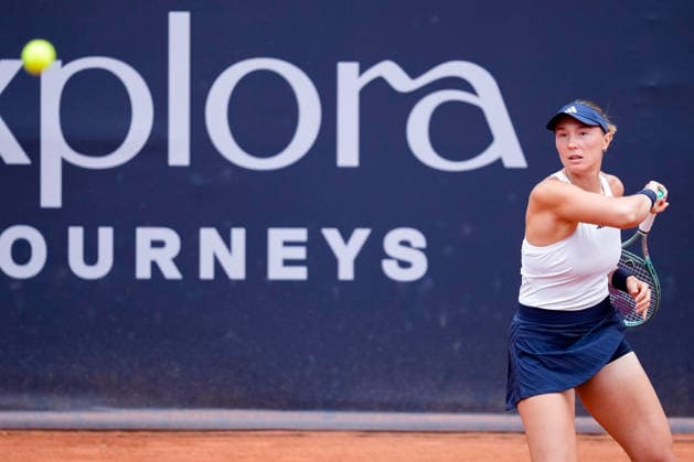 MSC Hamburg Ladies Open - Day 5 Alina Charaeva of Armenia plays during her quarterfinal match against fourth seed Anna Bondar of Hungary at the 2026 MSC Hamburg Ladies Open women s tennis tournament at Am Rothenbaum in Hamburg, Germany. Hamburg Hamburg Germany  Copyright: xOwenxHammondx originalFilename:hammond-2026msch260724_npgwO.jpg