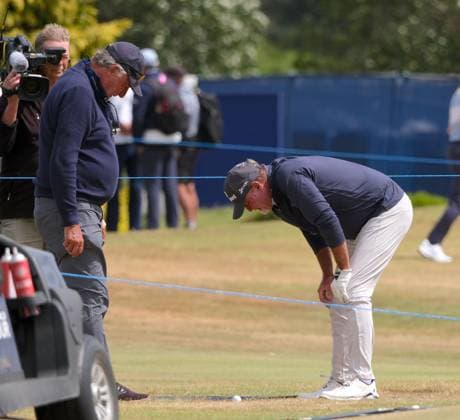 UK: The ISPS HANDA Senior Open Championship at King‚Äôs Course, Gleneagles, Scotland on 24 July 2026: Pictured: Clubhouse leader on -6 Jerry Kelly (USA) gets a rules official to agree to a free drop from TV cables on the 18th green during the second round of the ISPS Handa Senior Open Championship 2026 Gleneagles King‚Äôs Course Scotland Scotland Copyright: xAlexxToddx